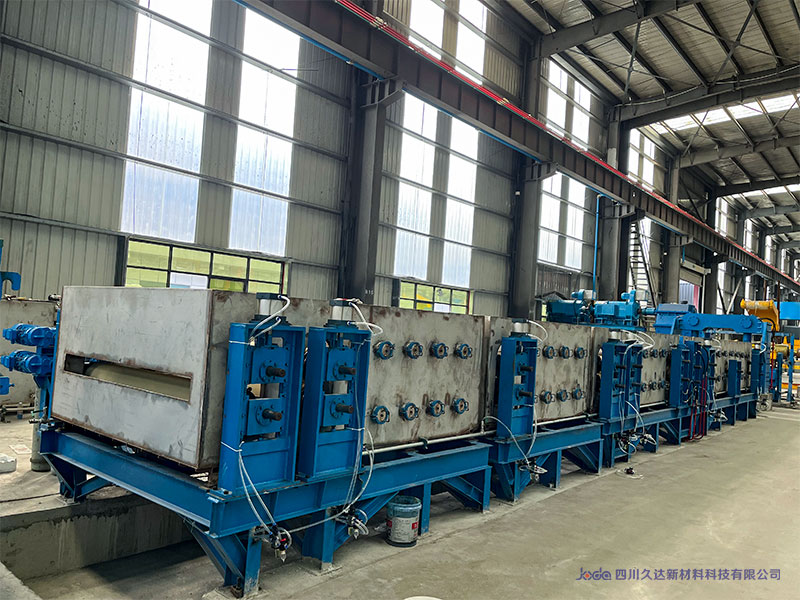 久達新材首臺拉彎矯設備順利投產