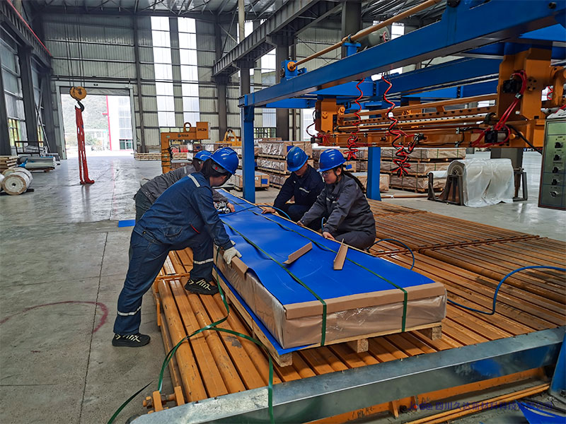 常見(jiàn)的鋁板質(zhì)量問(wèn)題有油漬，刮痕。